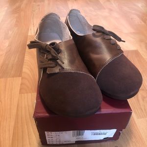 New, leather brown flats, EU 39